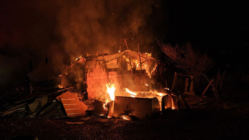 Çorum'da ev yangını! Ev kullanılamaz hale geldi