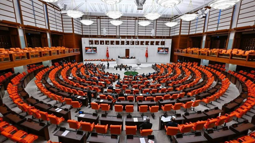 TBMM haftaya sert başlıyor! Vakıflar teklifi ve bütçe görüşmeleri gündemi sarsacak mı?