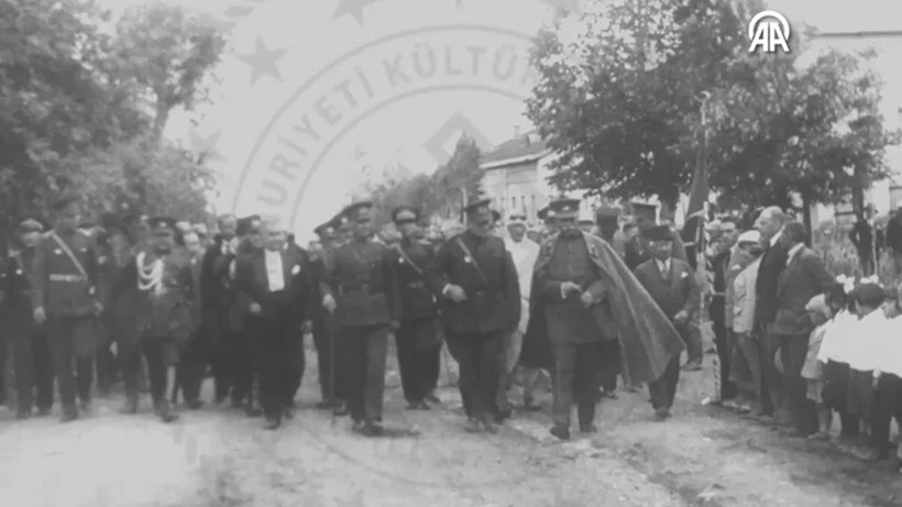 1934’teki Rıza Pehlevi’nin Türkiye Ziyaretine Ait Görüntüler Gün Yüzüne Çıktı