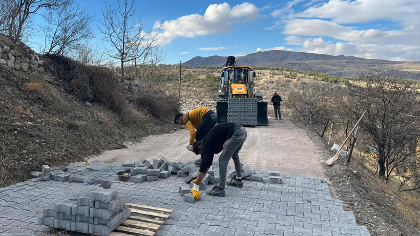 Kalecik’te temizlik ve düzenleme çalışmaları hız kesmeden devam ediyor