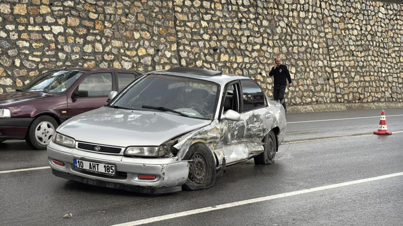 Bolu’daki üçlü kaza, sürücüleri hastanelik etti!