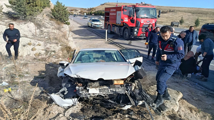 Afyonkarahisar'da feci kaza! Otomobil şarampole devrildi