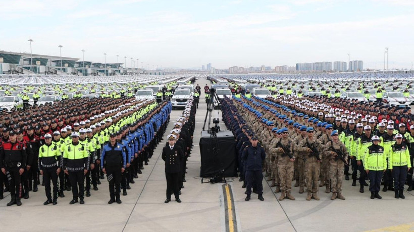 Vali Demiryürek açıkladı: Asayiş ve huzur için 87 yeni araç Kırşehir'in hizmetinde!