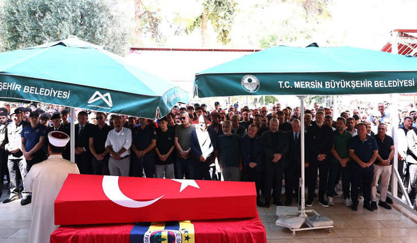 Fenerbahçe-Beşiktaş maçında kalp krizi geçiren Gazi Gerçek Yaşar son yolculuğuna uğurlandı - Resim: 1