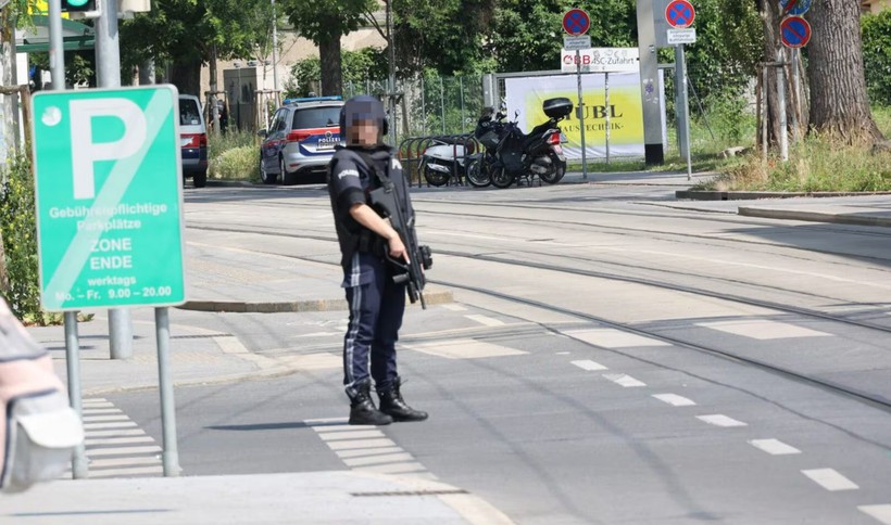 Ortaokula silahlı saldırı çok sayıda ölü var - Resim: 1