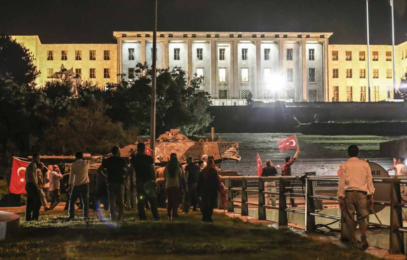 FETÖ'nün darbe girişiminin üzerinden 7 yıl geçti - Resim: 15