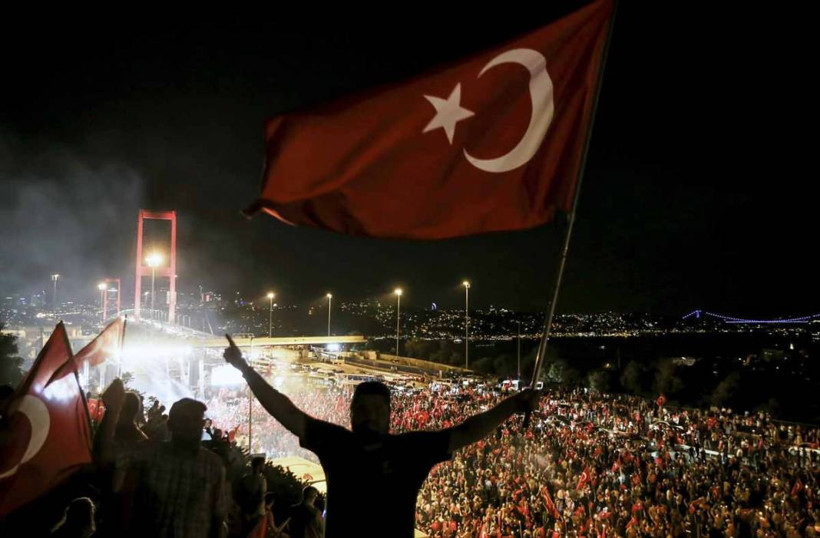FETÖ'nün darbe girişiminin üzerinden 7 yıl geçti - Resim: 3