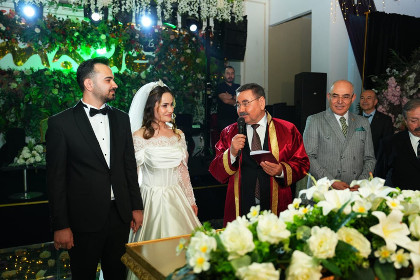 Özdemir ve Yemenoğlu Ailelerinden Ankara'da rüya gibi düğün - Resim: 4