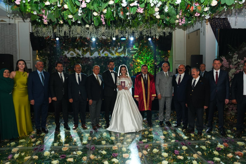 Özdemir ve Yemenoğlu Ailelerinden Ankara'da rüya gibi düğün - Resim: 3