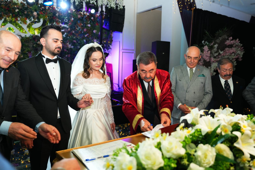 Özdemir ve Yemenoğlu Ailelerinden Ankara'da rüya gibi düğün - Resim: 2