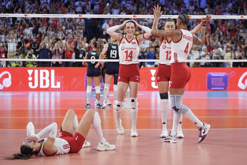 Türkiye-İtalya finalinden unutulmaz kareler! Filenin Sultanları Avrupa’yı bir kez daha fethetti - Resim: 31