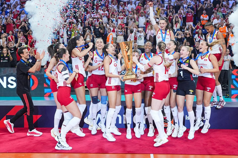 Türkiye-İtalya finalinden unutulmaz kareler! Filenin Sultanları Avrupa’yı bir kez daha fethetti - Resim: 28
