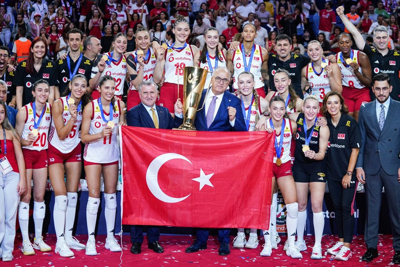 Türkiye-İtalya finalinden unutulmaz kareler! Filenin Sultanları Avrupa’yı bir kez daha fethetti - Resim: 9