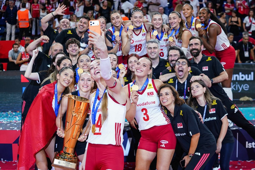 Türkiye-İtalya finalinden unutulmaz kareler! Filenin Sultanları Avrupa’yı bir kez daha fethetti - Resim: 11