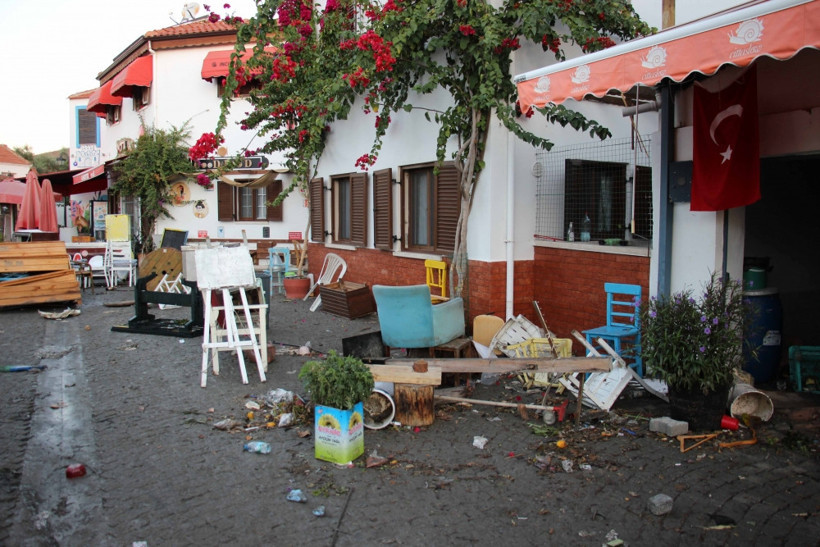 Depremin ana üstü havadan görüntülendi - Resim: 13