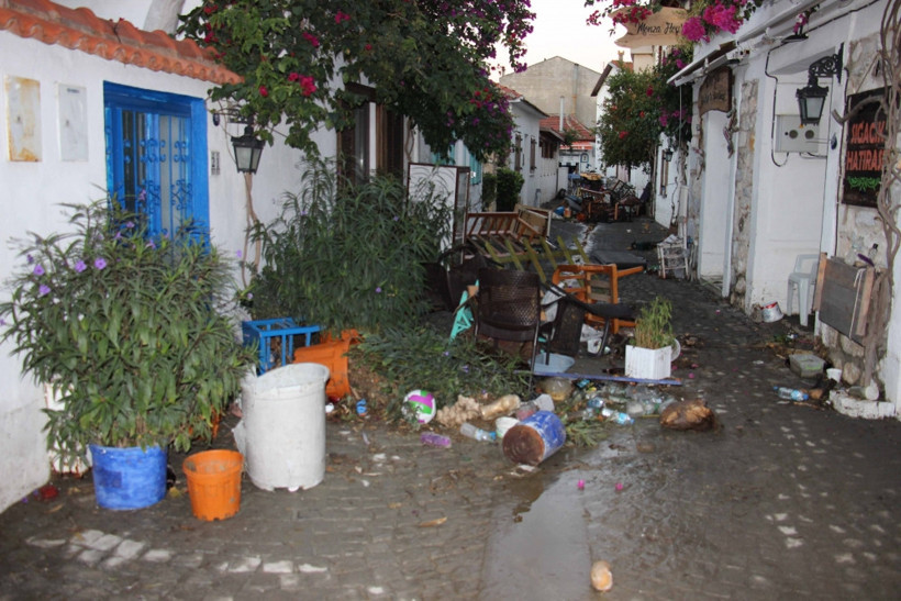 Depremin ana üstü havadan görüntülendi - Resim: 16