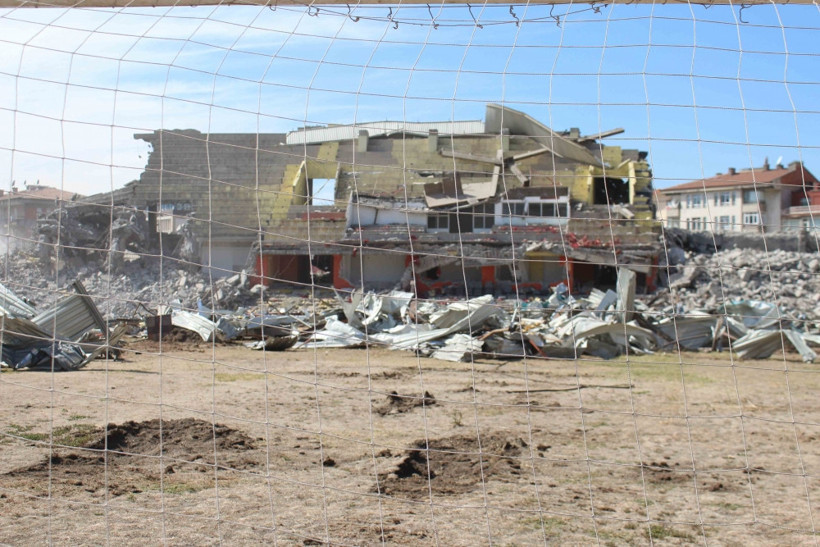 Harabeye dönen Cebeci İnönü Stadı, Millet Bahçesi olacak - Resim: 5