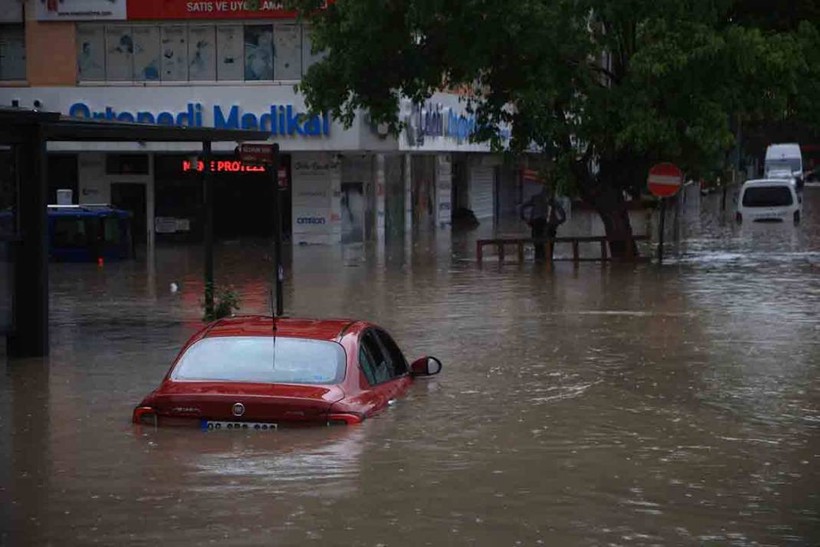 Ankara'da sağanak hayatı felç etti! - Resim: 14