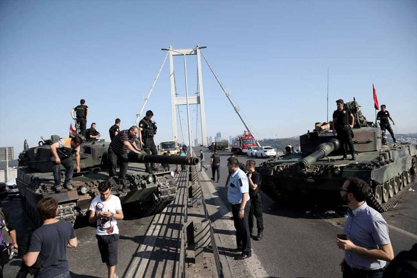 FETÖ'nün darbe girişiminin üzerinden 7 yıl geçti - Resim: 13