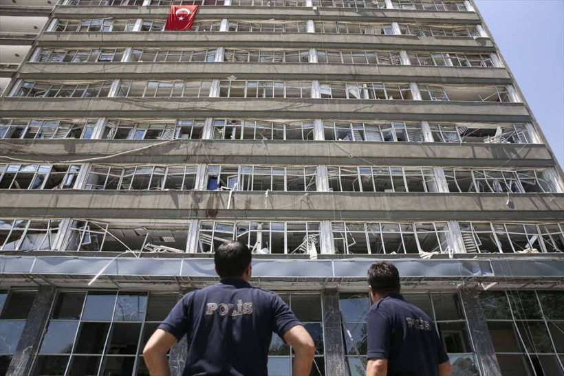 FETÖ'nün darbe girişiminin üzerinden 7 yıl geçti - Resim: 18