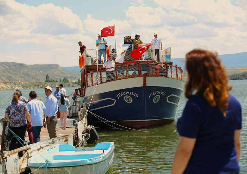 Gökkuşağı Tepelerinin gölgesinde Nallıhan Kuş Cenneti - Resim: 1