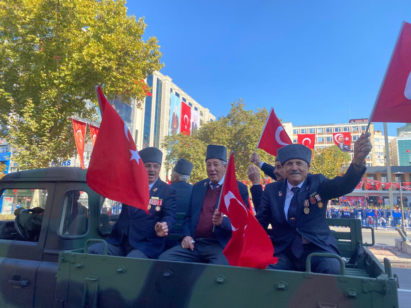 Ankara sokaklarında Cumhuriyet rüzgarı! 102. yıl kutlamalarından renkli kareler - Resim: 2