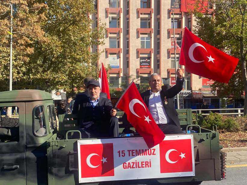 Ankara sokaklarında Cumhuriyet rüzgarı! 102. yıl kutlamalarından renkli kareler - Resim: 1