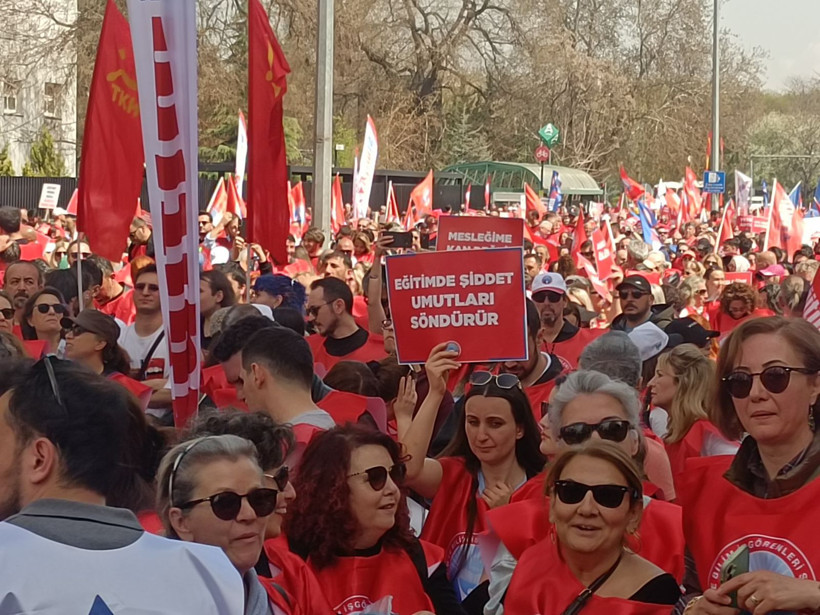 Öğretmenlerden Ankara'da oturma eylemi: "Barikatı aç, mesleğime kan değdi!" - Resim: 2