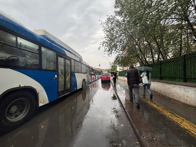 Ankara'da yağmur, trafik ve koşuşturma aynı karede - Resim: 16