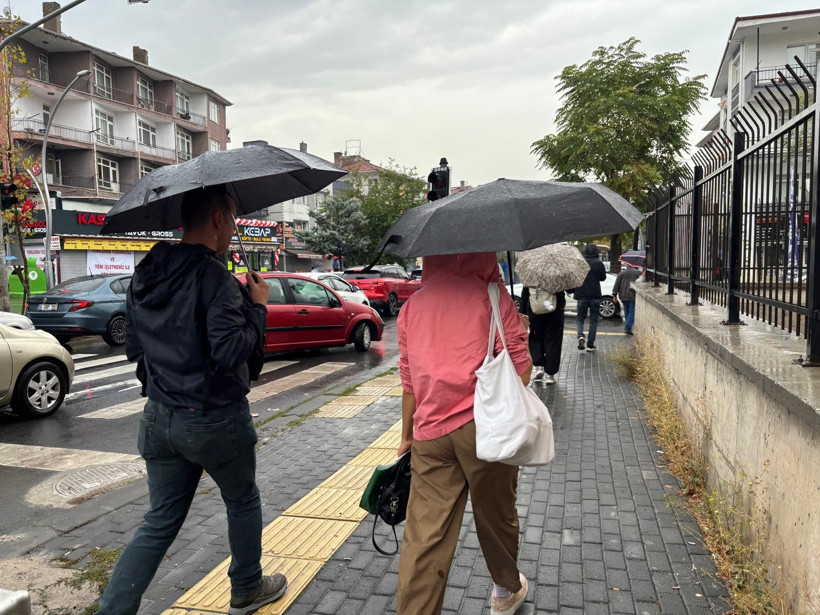 Ankara'da yağmur, trafik ve koşuşturma aynı karede - Resim: 14
