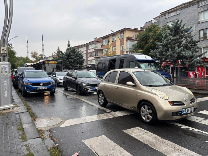 Ankara'da yağmur, trafik ve koşuşturma aynı karede - Resim: 13