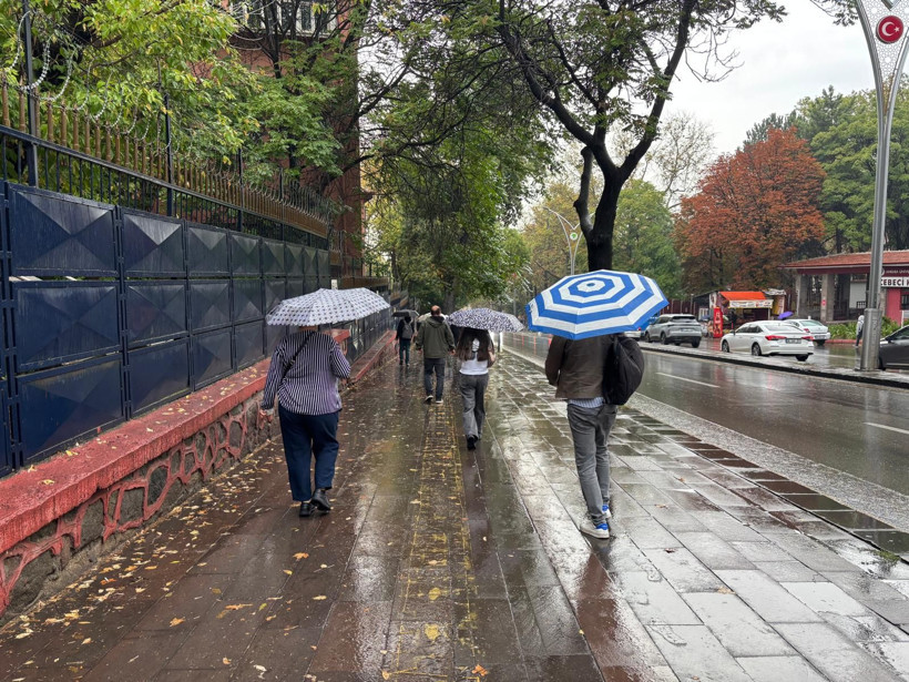 Ankara'da yağmur, trafik ve koşuşturma aynı karede - Resim: 10
