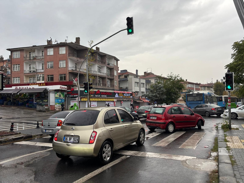 Ankara'da yağmur, trafik ve koşuşturma aynı karede - Resim: 9