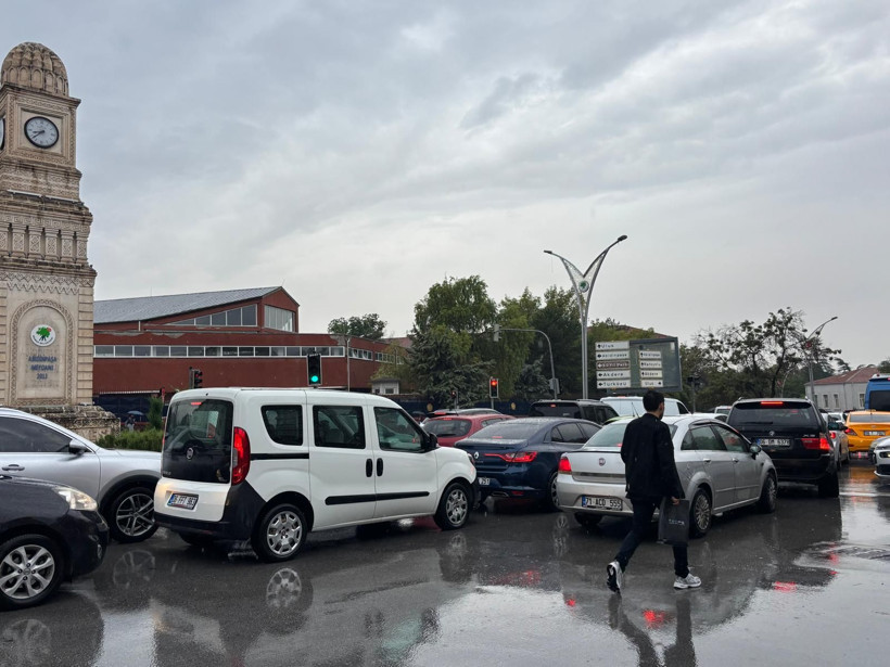 Ankara'da yağmur, trafik ve koşuşturma aynı karede - Resim: 11