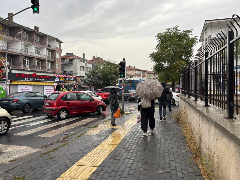 Ankara'da yağmur, trafik ve koşuşturma aynı karede - Resim: 3