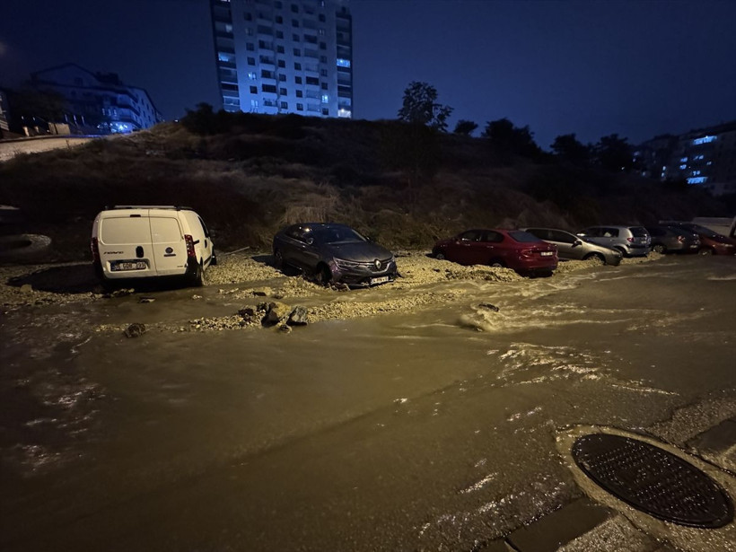 Ankara'da gök yarıldı! İşte başkentteki sağanaktan insan manzaraları - Resim: 16
