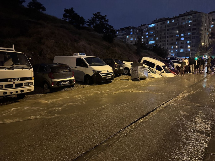 Ankara'da gök yarıldı! İşte başkentteki sağanaktan insan manzaraları - Resim: 17
