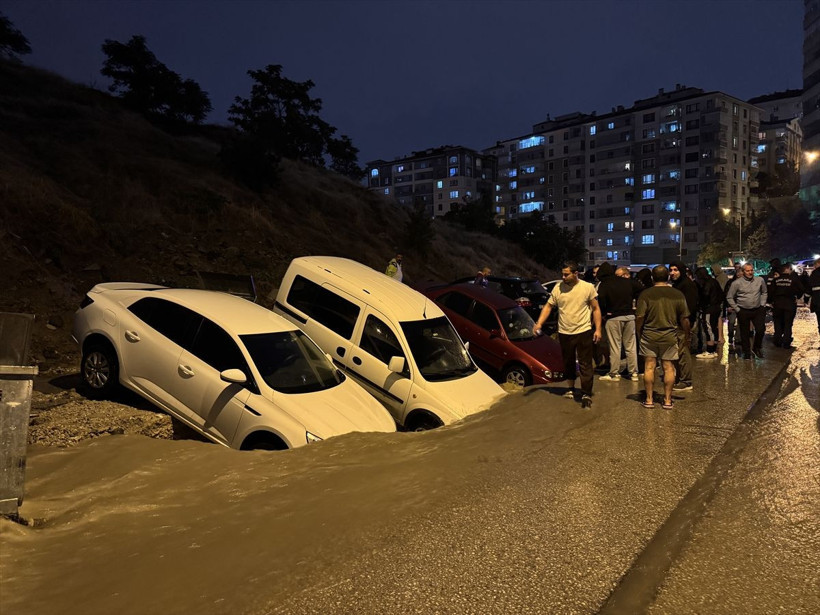 Ankara'da gök yarıldı! İşte başkentteki sağanaktan insan manzaraları - Resim: 18