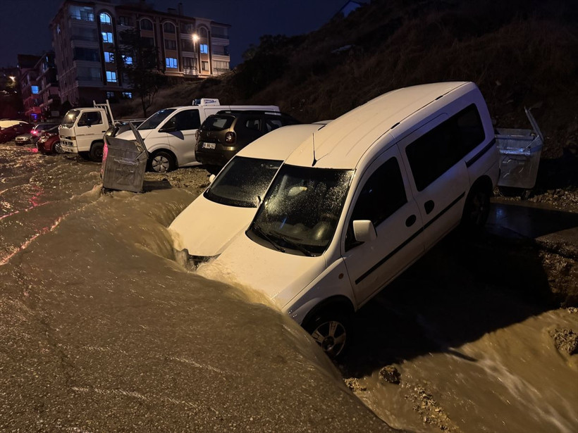 Ankara'da gök yarıldı! İşte başkentteki sağanaktan insan manzaraları - Resim: 23