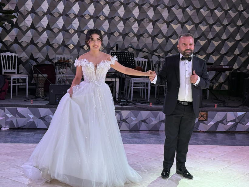 Yeni Ankara Yazarı Salih Aydemir’in mutlu günü! Melisa Aydemir ile Emin Uysal evlendi! - Resim: 10