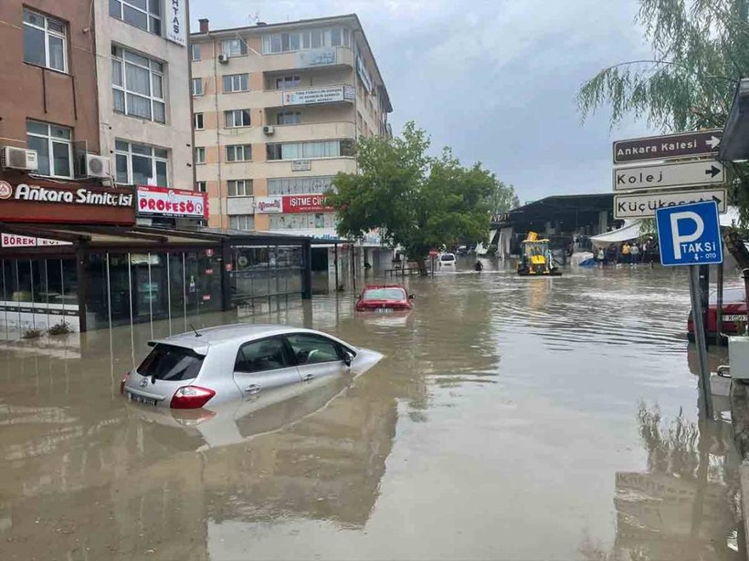 Ankara'da sağanak hayatı felç etti! - Resim: 4