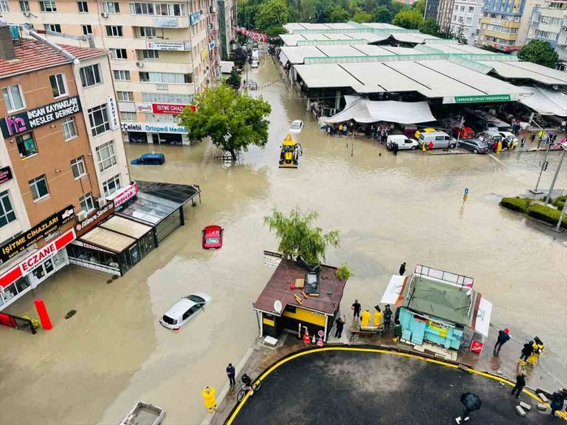 Ankara'da sağanak hayatı felç etti! - Resim: 6