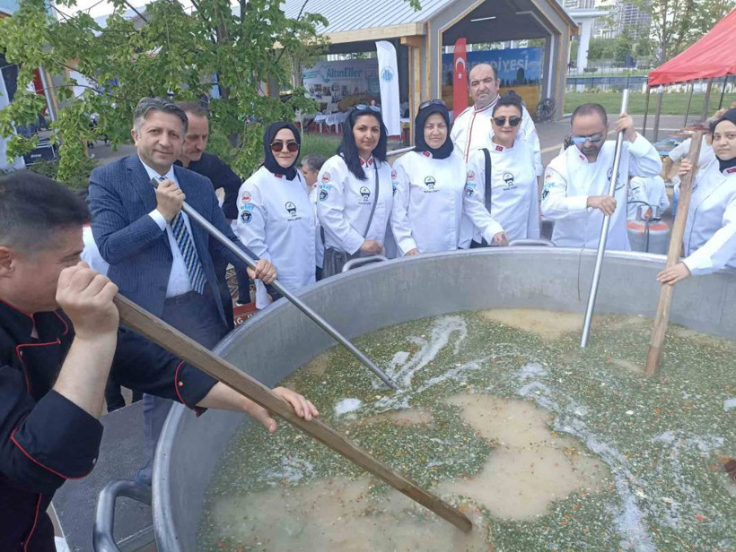 Ankara’nın yerel ürünleriyle dev kazanda “100. Yıl Aşı” hazırlandı - Resim: 3