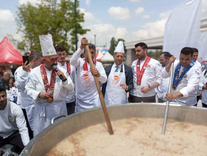 Ankara’nın yerel ürünleriyle dev kazanda “100. Yıl Aşı” hazırlandı - Resim: 2