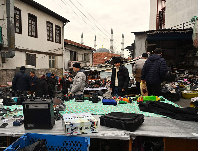 Ulus’un yıllara meydan okuyan bit pazarı kapanıyor: İtfaiye Meydanı’nda son günler - Resim: 27