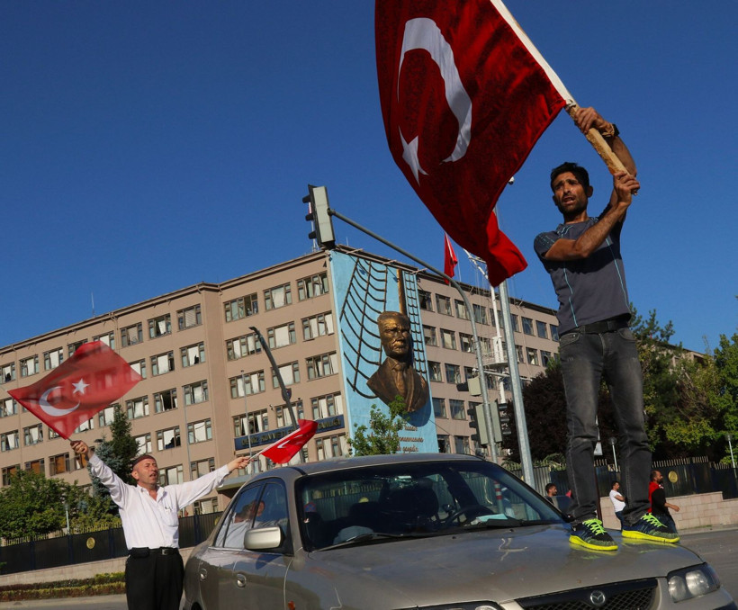 Tanklara karşı çıplak eller: Bir milletin yeniden doğuş hikayesi - Resim: 35